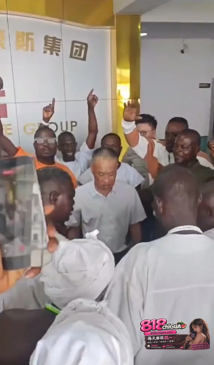 被土王高高抬起！闽籍企业家郑祥明在加纳册封酋长，硬核演绎“爱拼才会赢”