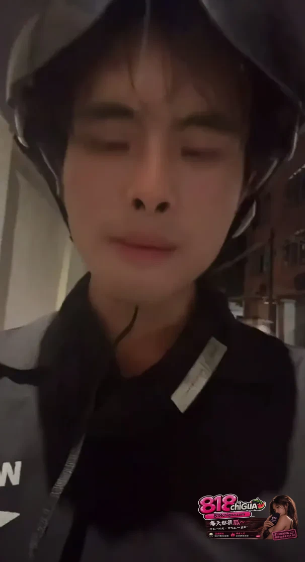广州东晓南“痰射起步”神反转！白衣哥连麦吐痰哥：一杯凉茶泯恩仇！